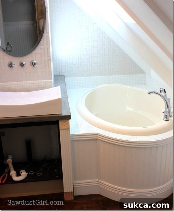 Completed curved moulding detail