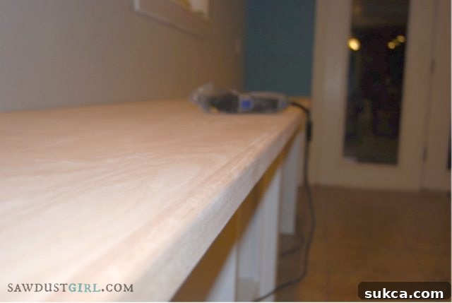 Router shaping the perfect comfortable edge Using a router to create a smooth, curved edge on the countertop facing