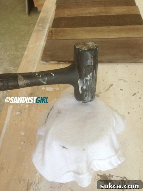 Easy painting tips - Towel Over Lid to prevent paint splatter