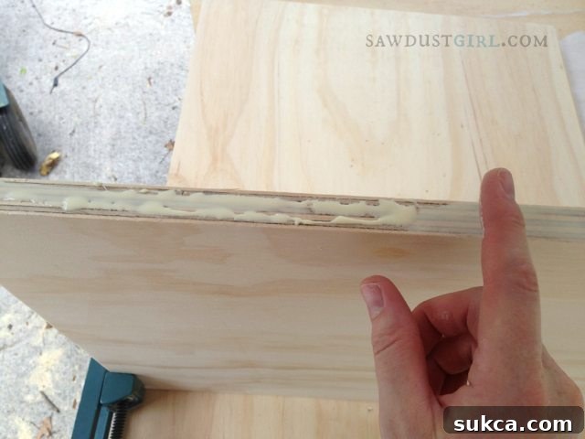 Building kitchen cabinets - how much glue to use for optimal strength