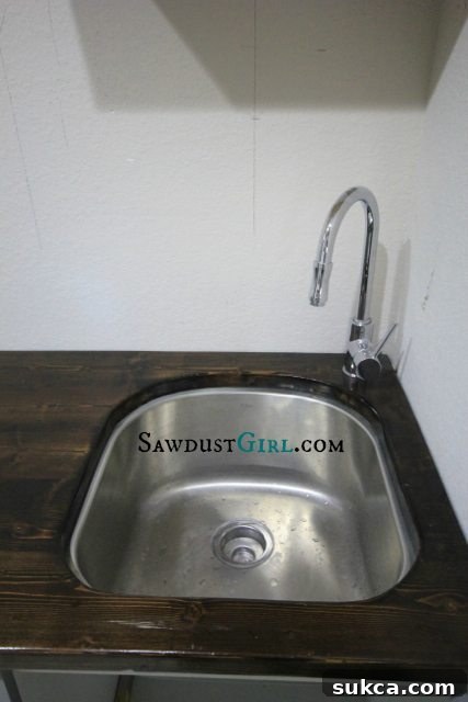 Build a wood countertop with undermount sink installation