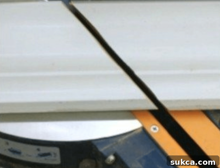 Miter saw settings for cutting crown molding scarf joint