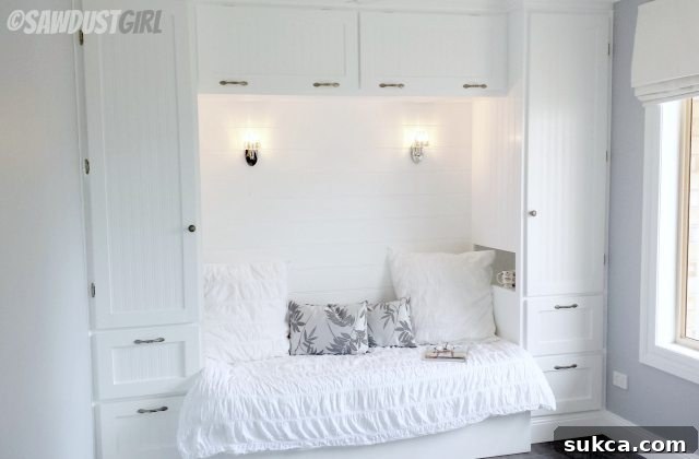 Built-in Reading Nook Design for Small Bedrooms