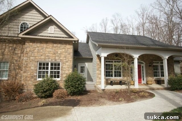 Newly installed kitchen side entrance with door and porch, enhancing home accessibility and convenience.