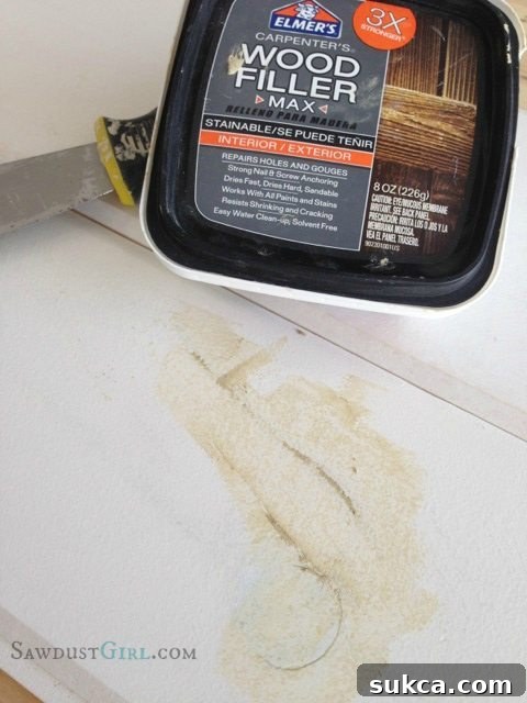 Filling knots and imperfections on plank wall