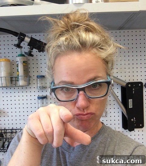 The Critical Need for Over Glasses Safety Glasses Understanding the vital difference between regular glasses and over glasses safety glasses for superior eye protection in any work environment.