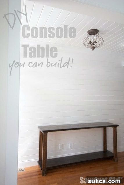 Two-toned wood console table - free plans and tutorial to build this cheap and easy wood table for DIY enthusiasts.