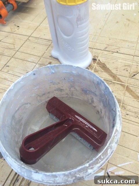 Clean the glue roller immediately after use to prevent glue from drying.