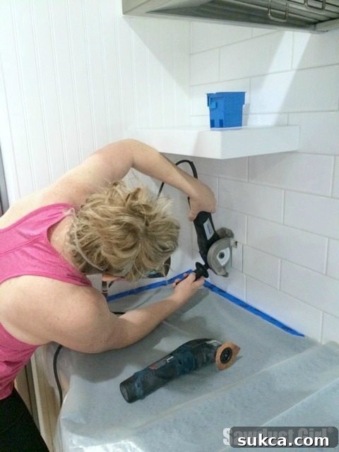 Dremel Ultra-Saw Making Straight Cuts Cutting tile with Dremel Ultra-Saw