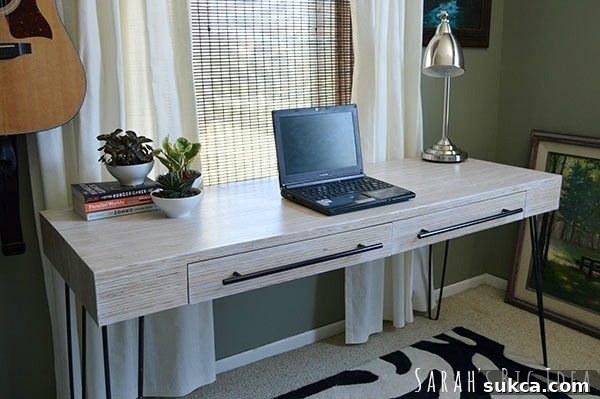 Cool diy plywood desk featured on https://TheSawdustDiaries.com