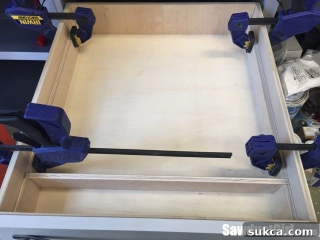 Quick-Access Sliding Drill Bit Organizer 13 Customizing the Drawer Interior for the Sliding Bit Organizer