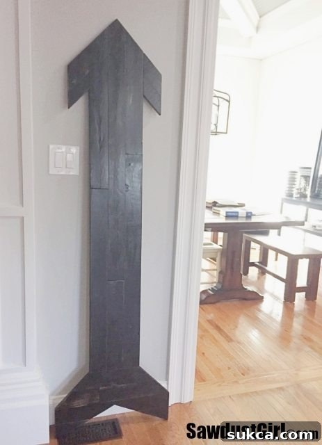 DIY Extra Large Pallet Wood Arrow Giant DIY pallet wood arrow wall decor