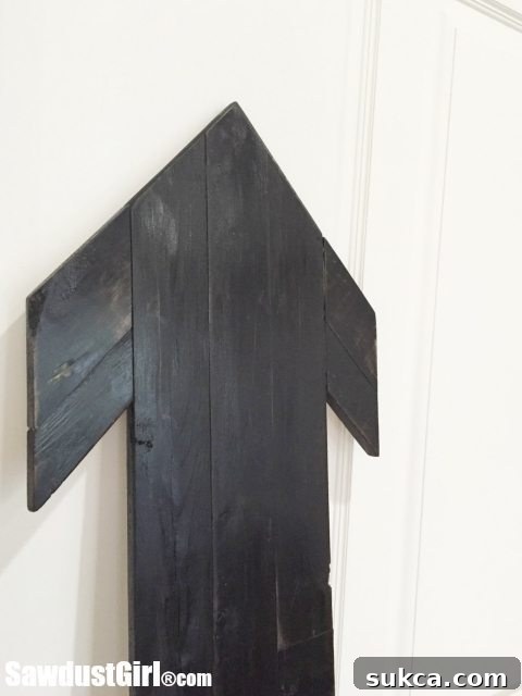 Simple Pallet Wood Arrow Build Easy construction of a large pallet wood arrow