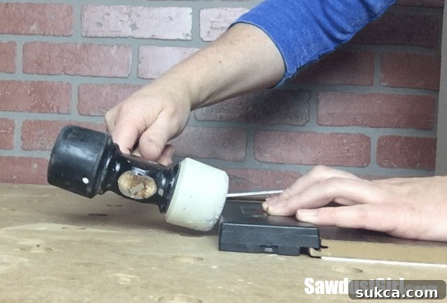 Tapping block ensuring tight laminate floor joints