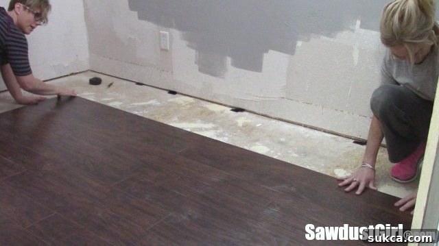 Ensuring expansion gap after installing a section of laminate