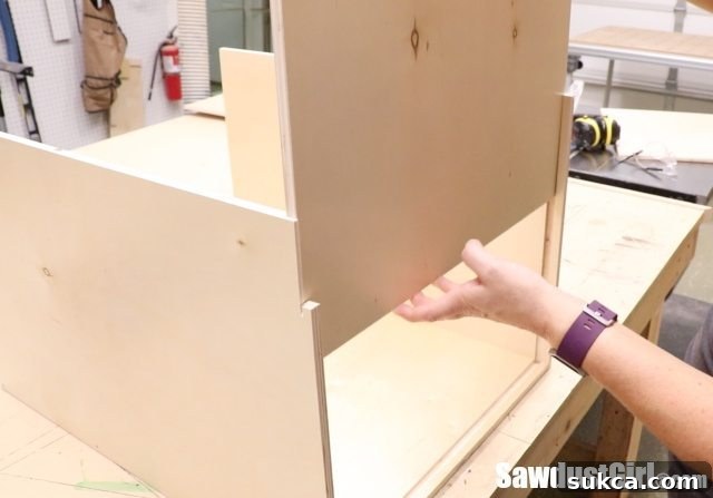 Securing Bottom and Shelf in Cabinet Unit