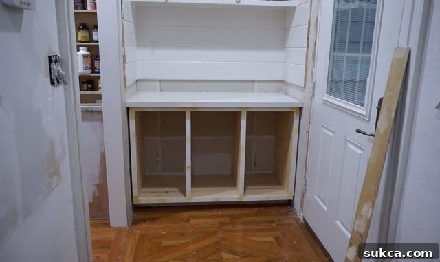 Improved cabinet with perfectly aligned countertop