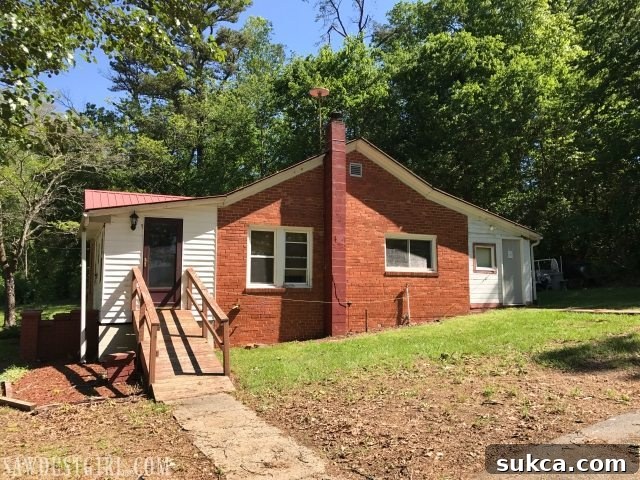 Calderwood Cottage - charming flip house exterior view in Knoxville