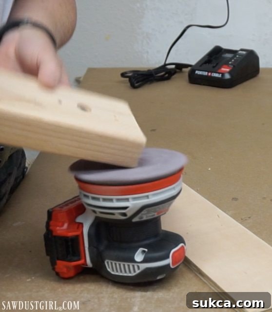 PORTER-CABLE cordless sander clamped face up