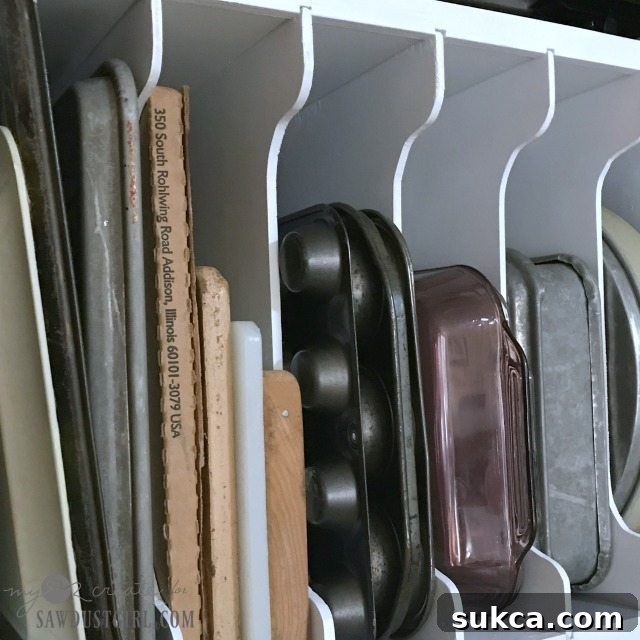 Tray divider made with dado joints