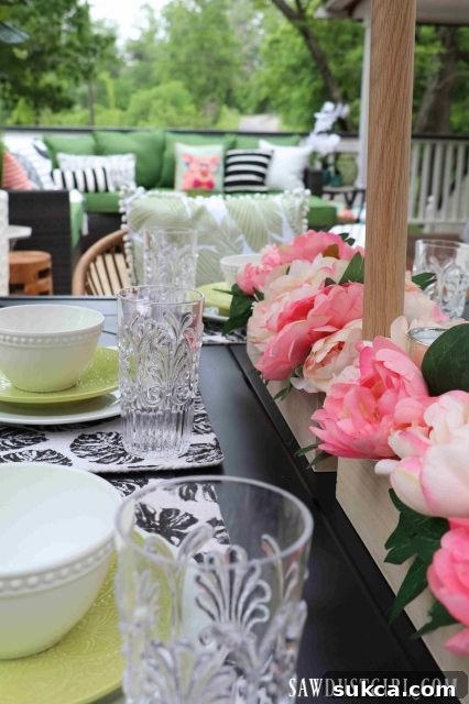 A serene corner of the furnished deck with decorative elements, inviting relaxation.