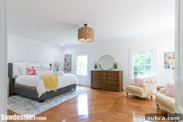 Master Bedroom Layout with Seating Large master bedroom layout featuring a strategic bed placement and seating area