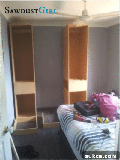 Small bedroom solutions - built-ins