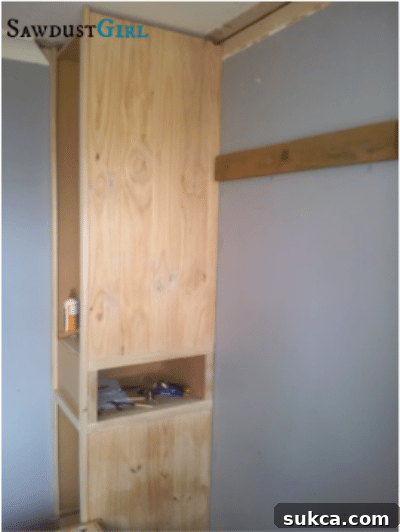 Small bedroomSmall bedroom solutions - built-ins solutions - built-ins