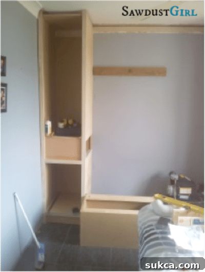 Small bedroom solutions - built-ins